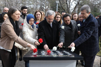 Ankara Üniversitesi depremde kaybedilen öğrencilerini andı