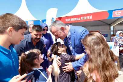 Kocaeli'de Başkan Büyükakın’a çocuklardan sevgi seli